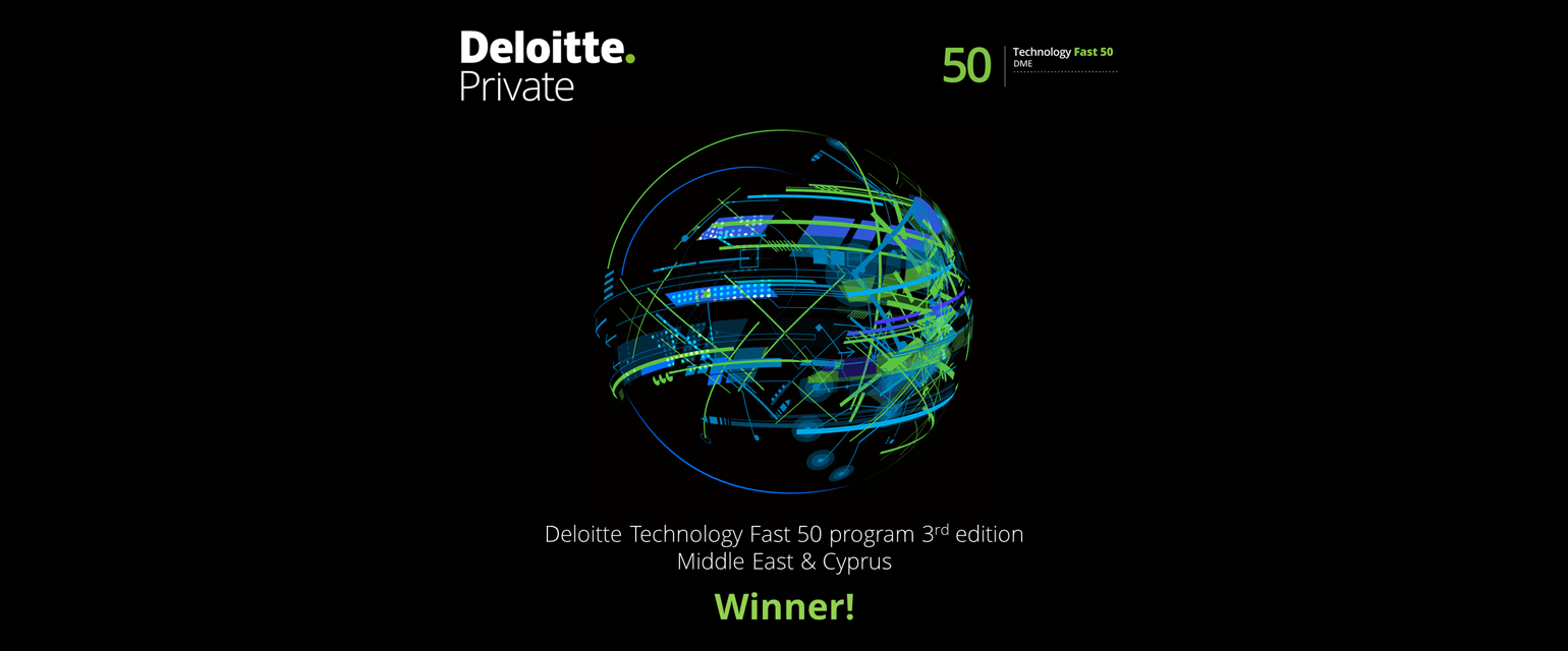 Logo της Deloitte πάνω αριστερά, logo του διαγωνισμού Deloitte Technology Fast 50 πάνω δεξιά, στο κέντρο σφαίρα από μπλε και 