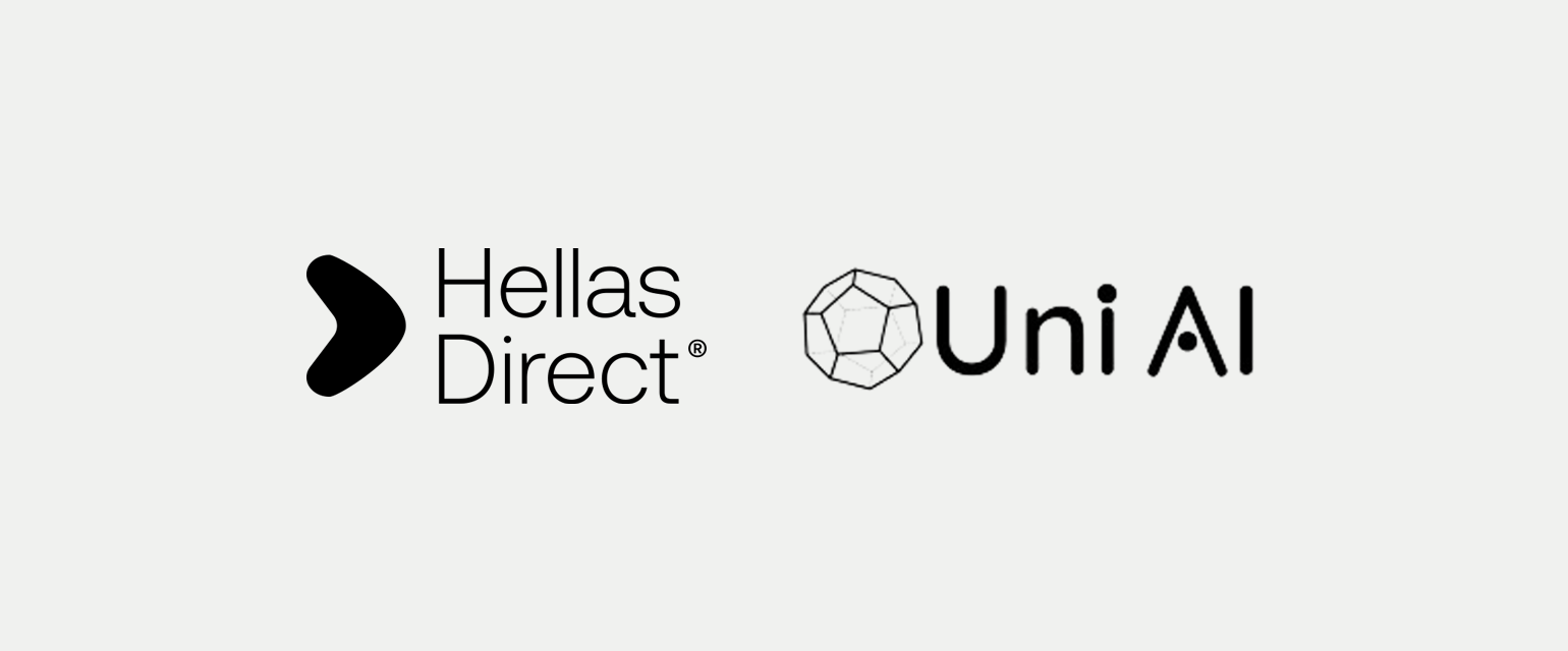 Αριστερά logo Hellas Direct,δεξιά logo UniAI σε λευκό φόντο