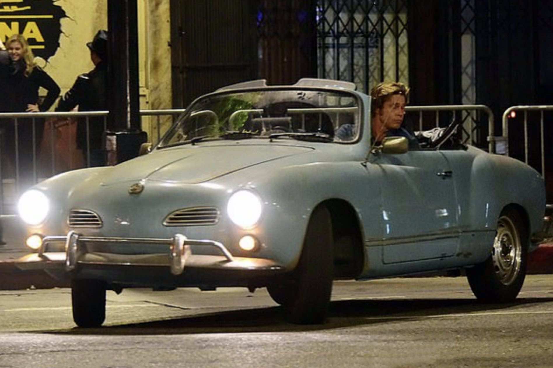 Ο Brad Pitt μέσα σε ένα Volkswagen Karmann Ghia του 1964