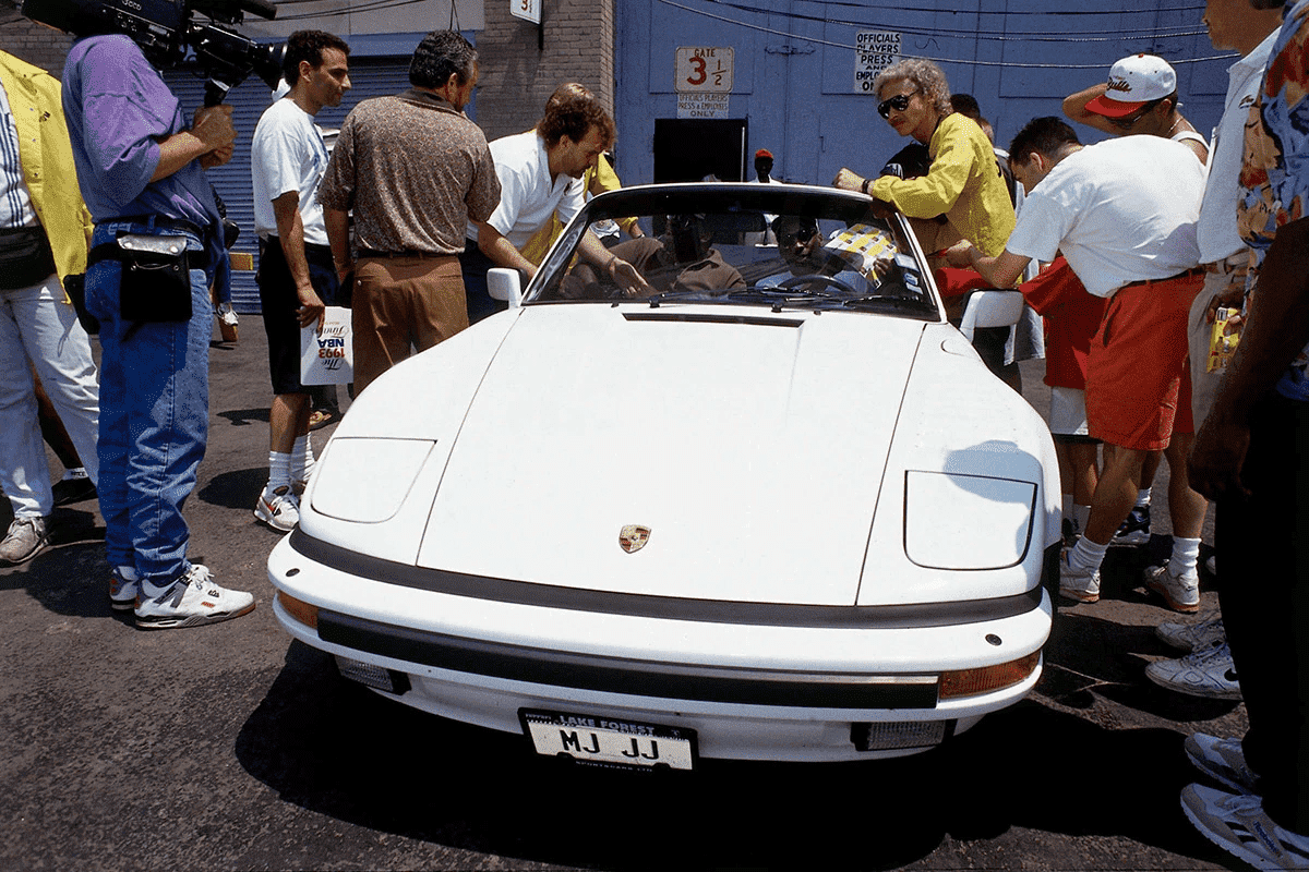 Λευκή Porsche 911 Turbo Cabriolet Slant Nose