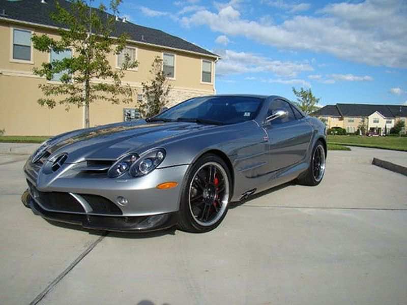 Παρκαρισμένη Mercedes-Benz SLR McLaren 722 Edition