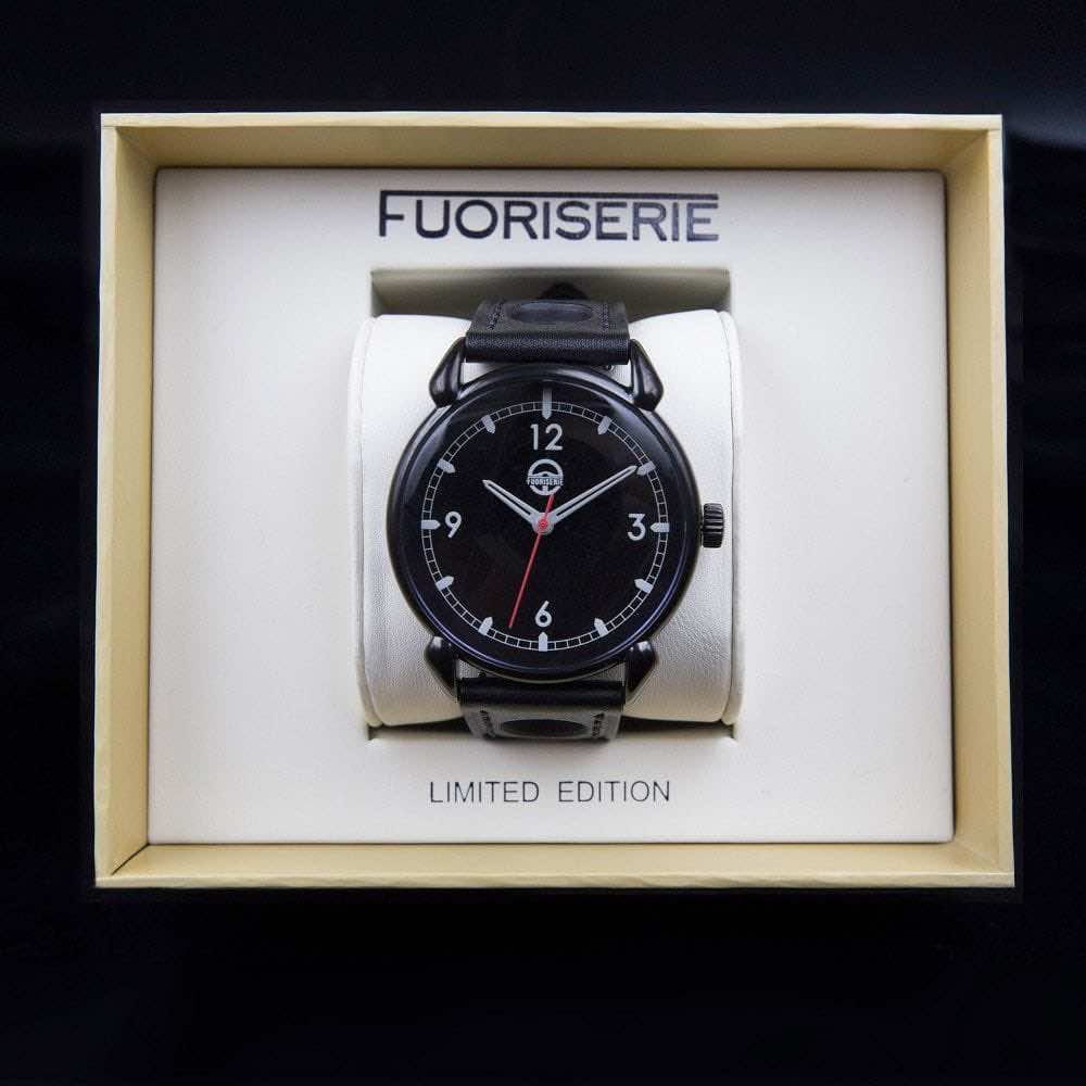 ρολόι Fuoriserie μέσα στο κουτί του 