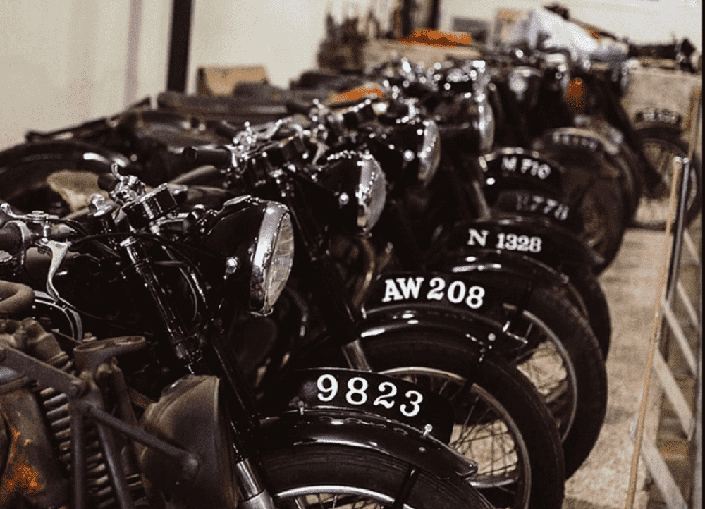 Παλιές μοτοσυκλέτες από τη συλλογή του μουσείου μοτοσυκλέτας στην Κύπρο