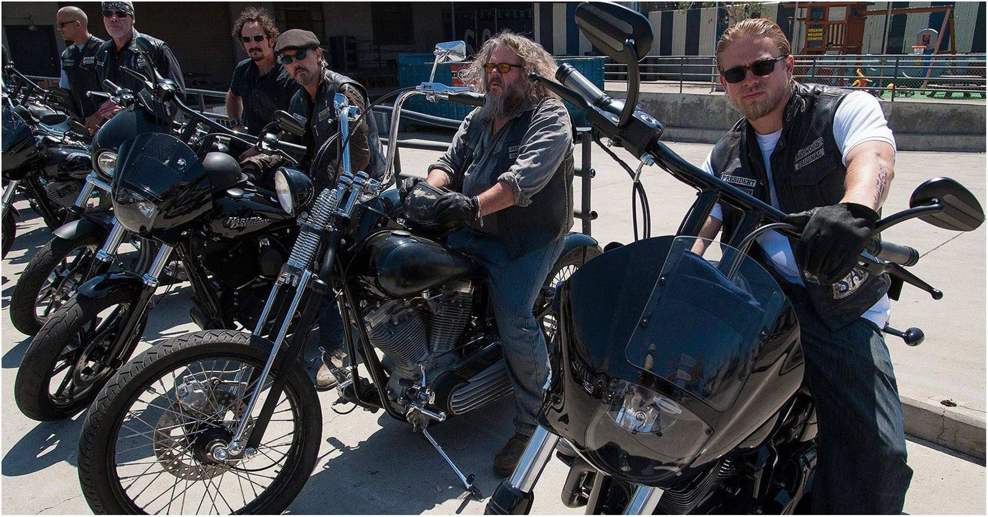 Οι ηθοποιοί από το Sons of Anarchy πάνω στις μηχανές τους