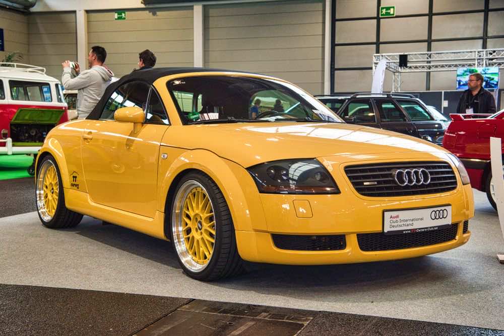 κίτρινο Audi TT Quattro