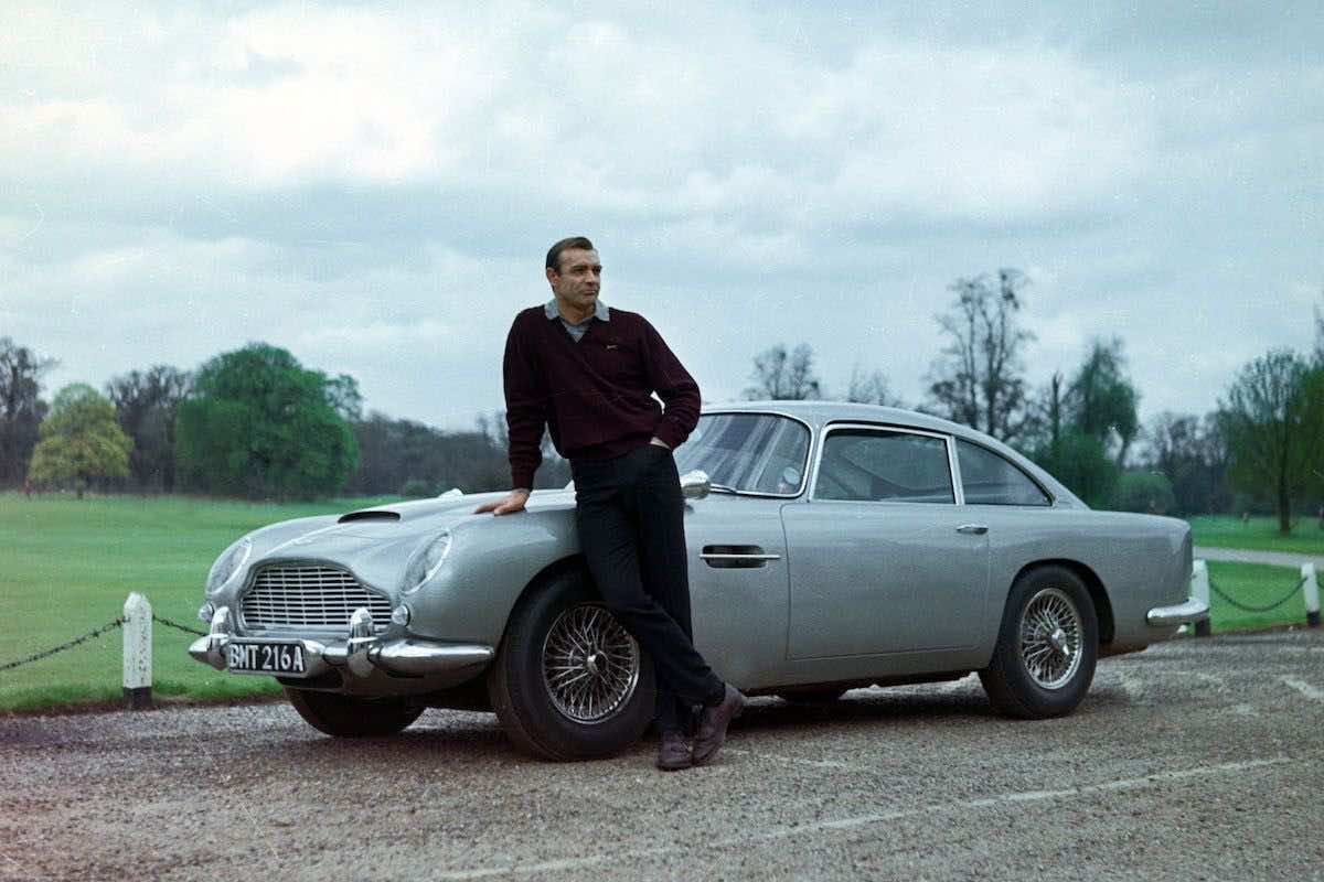 Alfa Romeo Giulia μαζί με τον ηθοποιό της ταινίας Goldfinger