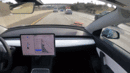 στιγμιότυπο από αυτοκίνητο σε κίνηση σε δρόμο ταχείας διέλευσης