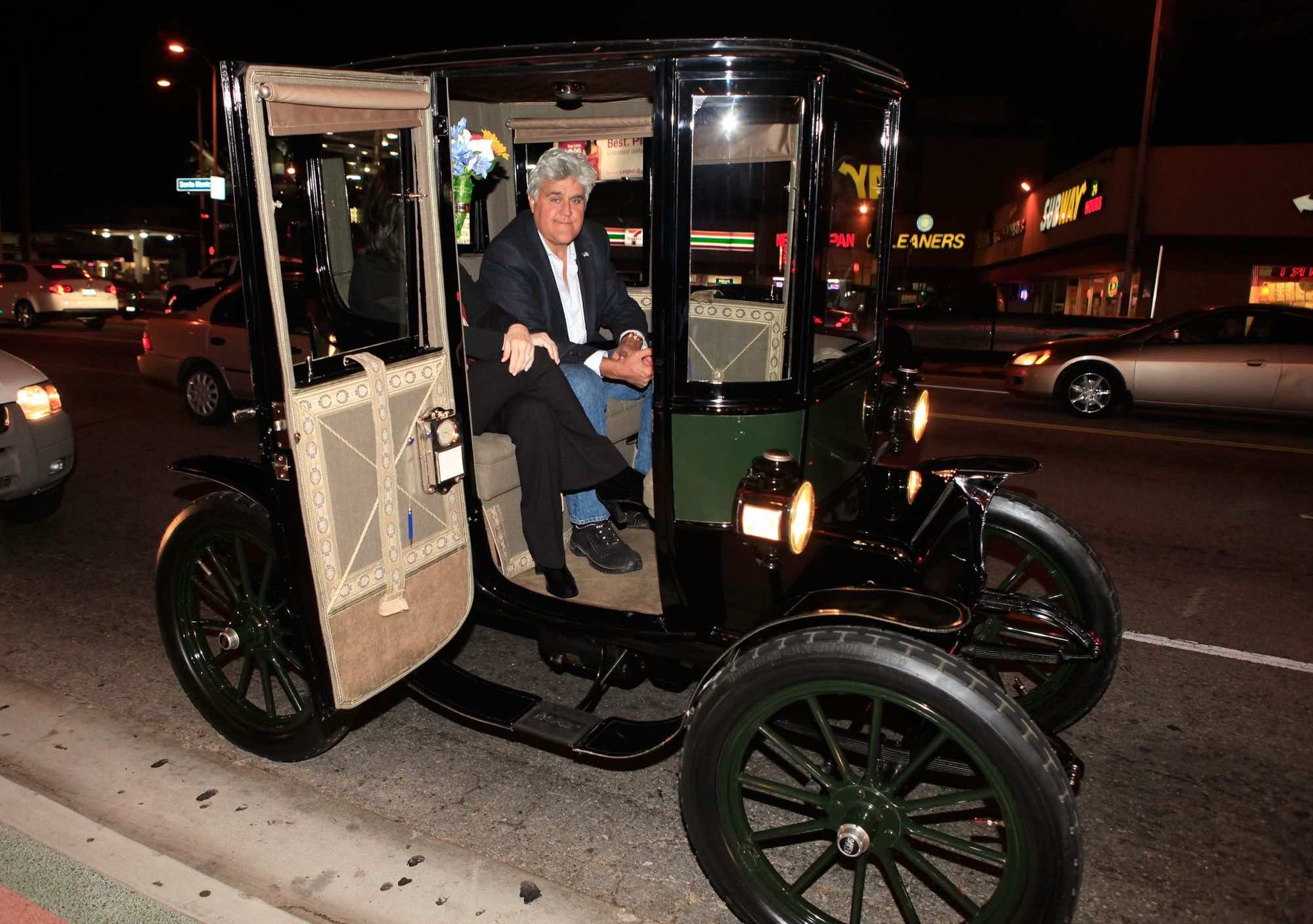 O Jay Leno μέσα στο Baker Electric