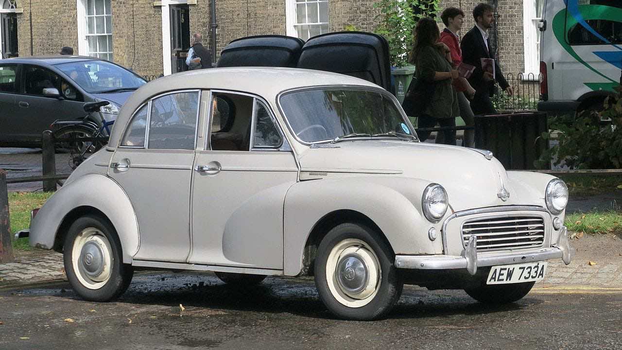 Το Morris Minor, σε λευκό χρώμα