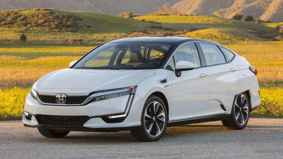 λευκό Honda Clarity παρκαρισμένο 