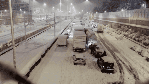 Αττική Οδός σταματημένα αυτοκίνητα χιόνι