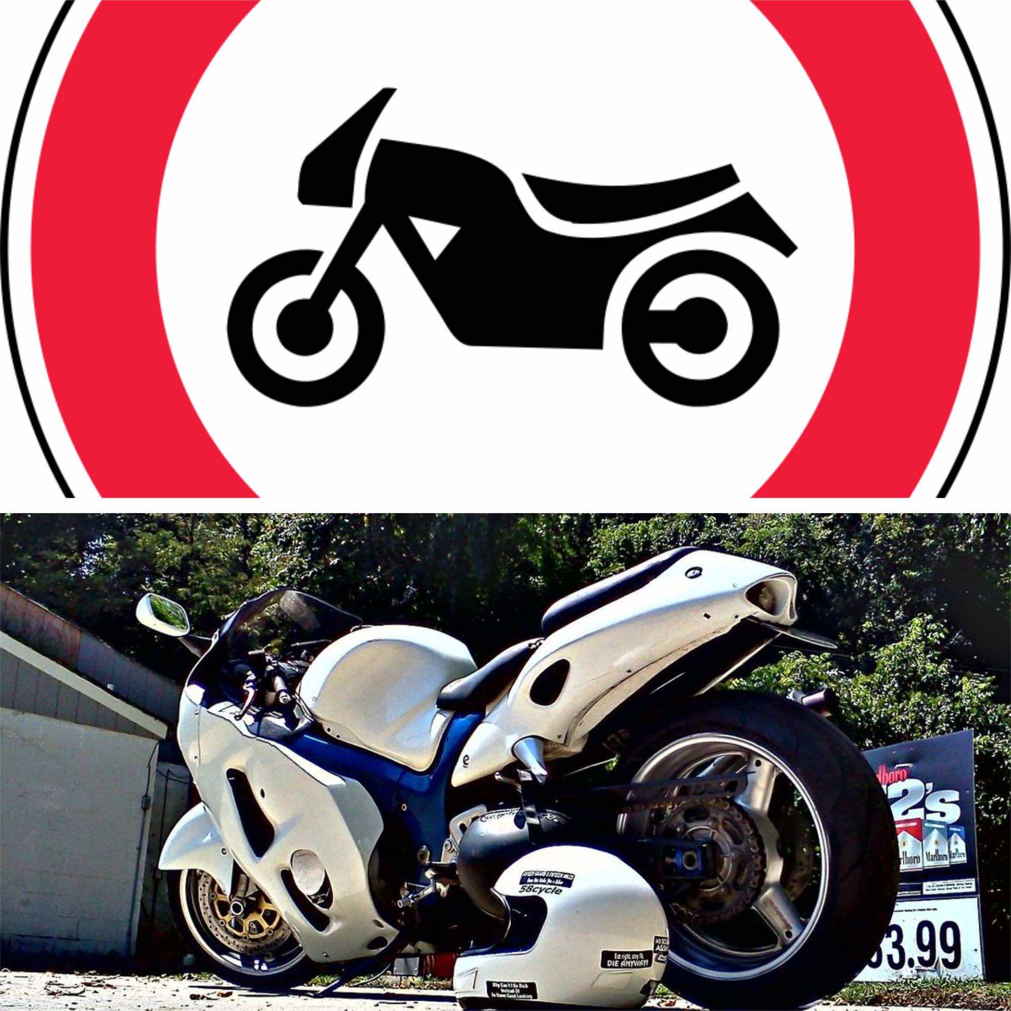 σήμανση απαγόρευσης μοτοσικλέτας και μοτοσικλέτα παρκαρισμένη στο δρόμο