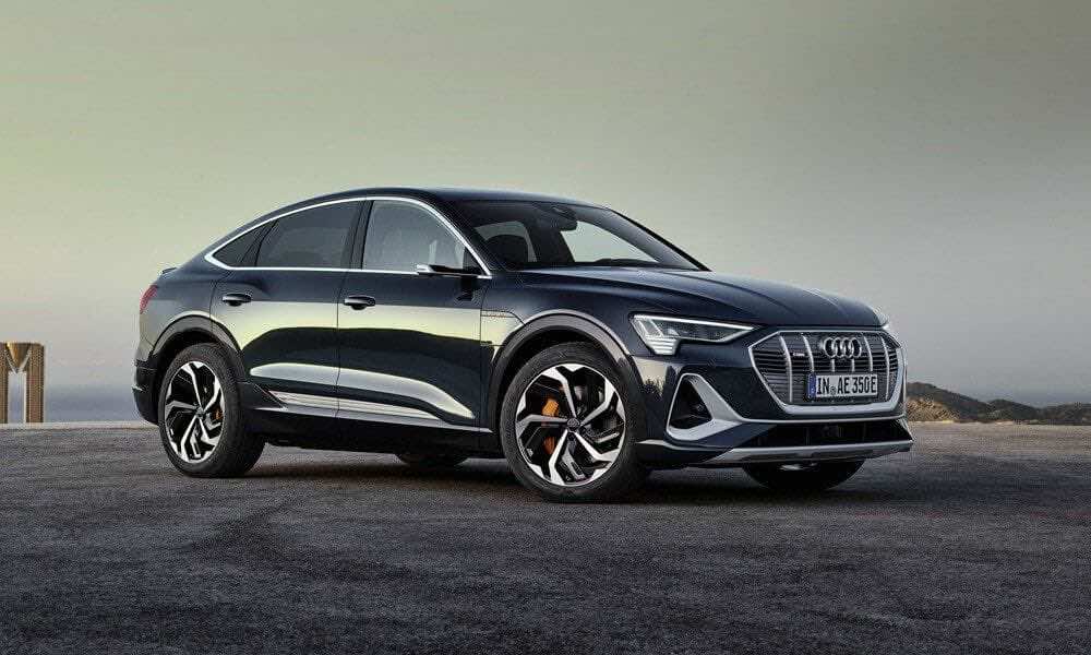 Το ηλεκτρικό Audi e-tron σταματημένο