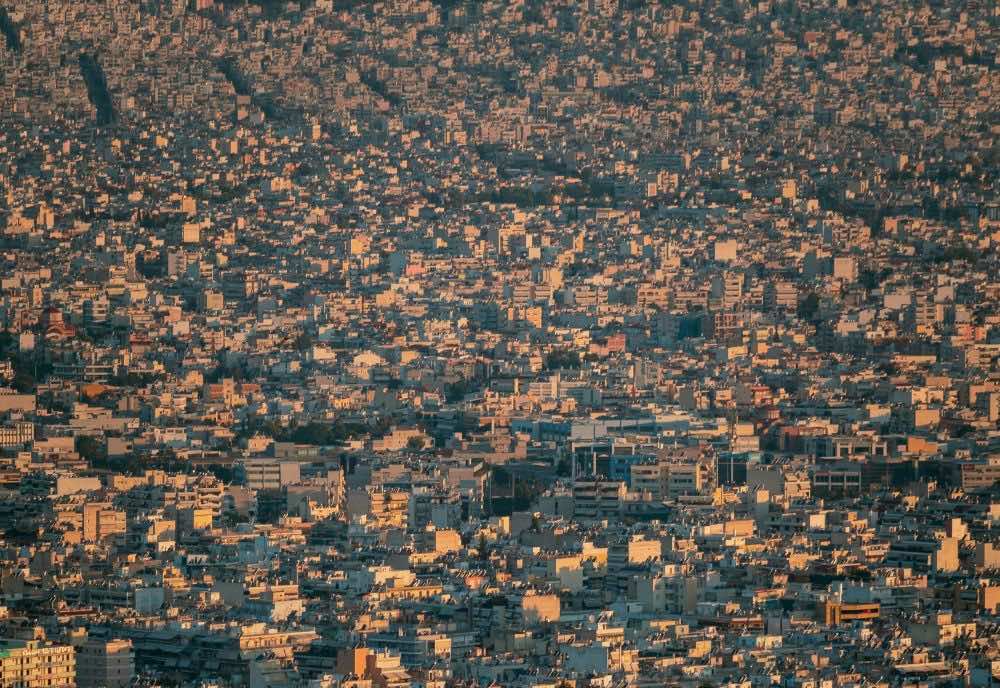 Πόλη από ψηλά, πολυκατοικίες η μία δίπλα στην άλλη