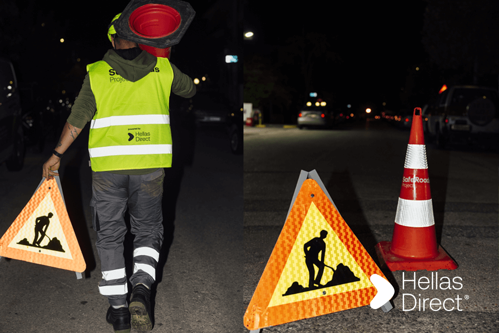 Νύχτα στον δρόμο, άνδρας με γιλέκο εργασίας κ'ιτρινι, κρατάει κόκκινο κώνο και πινακίδα για εργασίες σε εξέλιξη