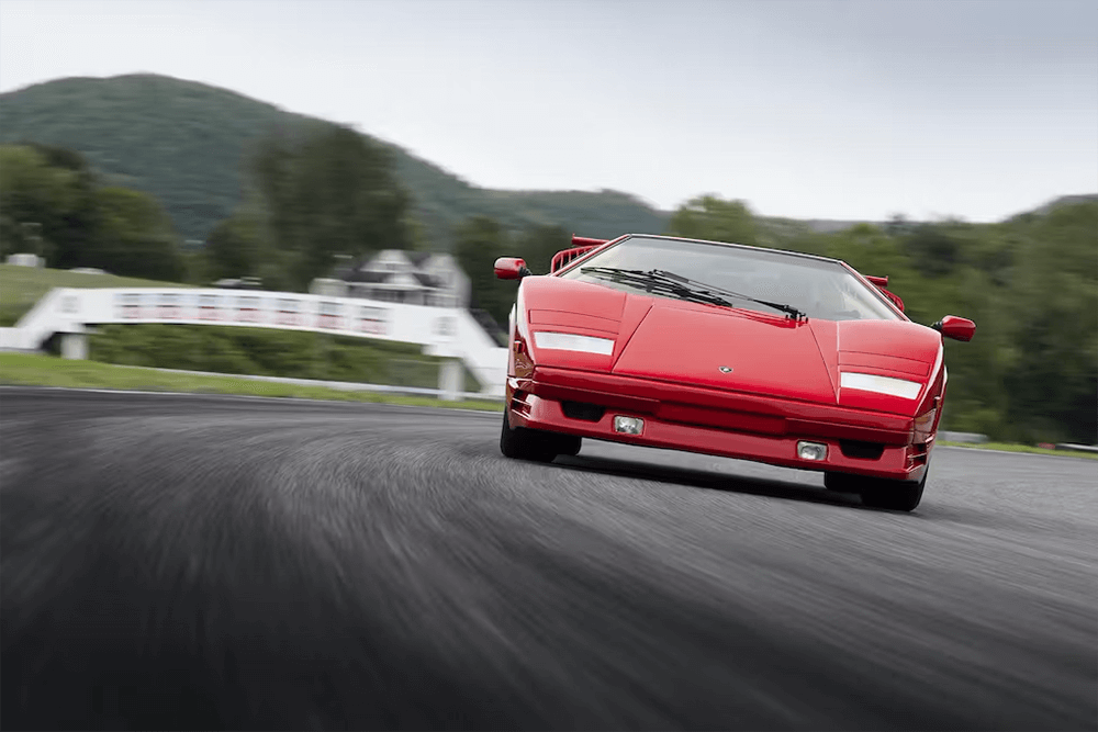 Lamborghini Countach 25th Anniversary εν κινήσει