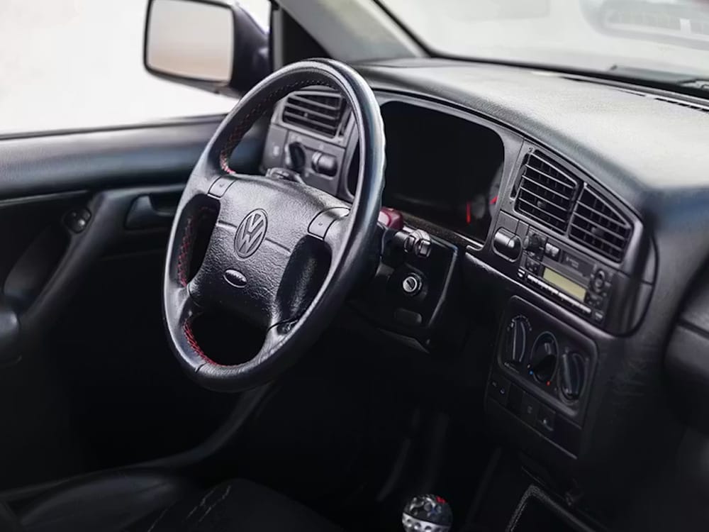 Volkswagen Golf GTI VR6 εσωτερικό, τιμόνι και ταμπλό