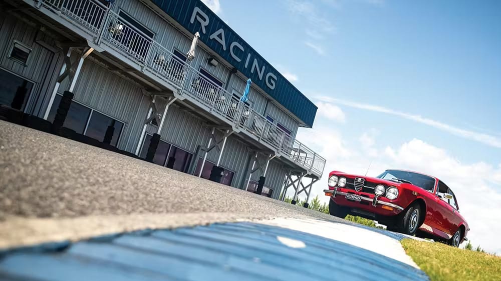 κόκκινη Alfa Romeo GTV