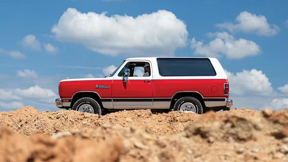 Dodge Ramcharger από το πλάι