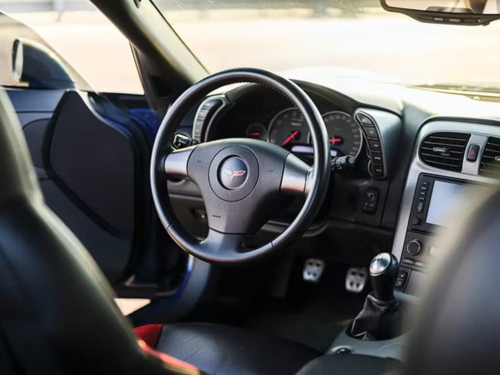 Chevrolet Corvette Z06 καμπίνα οδηγού, τιμόνι και ταμπλό