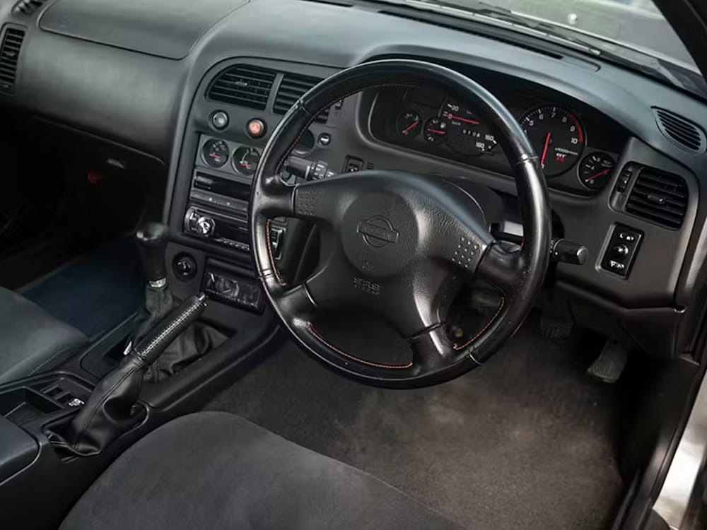  εσωτερικό Nissan Skyline GT R, τιμόνι και ταμπλό