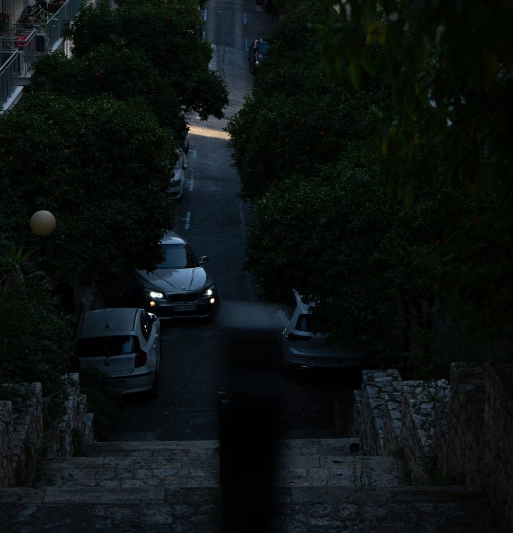 αυτοκίνητο με αναμμένα φώτα ξεπαρκάρει, η καλύτερη ασφάλεια αυτοκινήτου