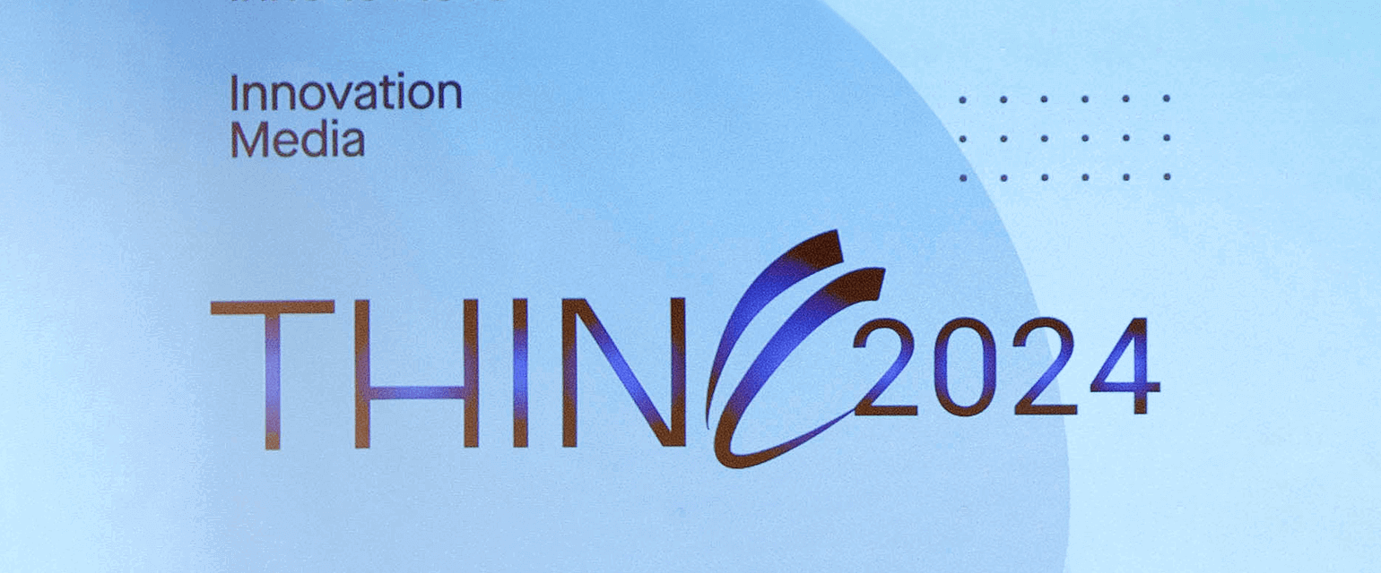 μπλε φόντο με το logo Thinc 2024 και Innovation Media