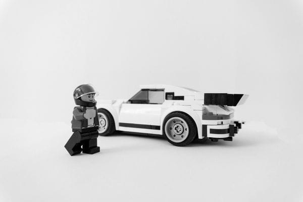 Από τα Lego στα Supercars: γιατί δεν ξεπέρασες ποτέ την παιδική αγάπη για τα αυτοκίνητα